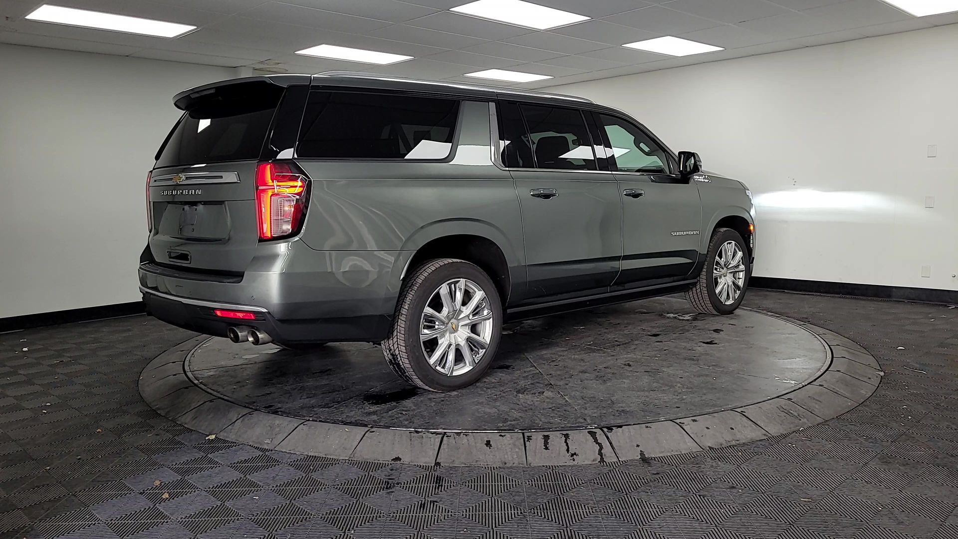 2023 Chevrolet Suburban High Country