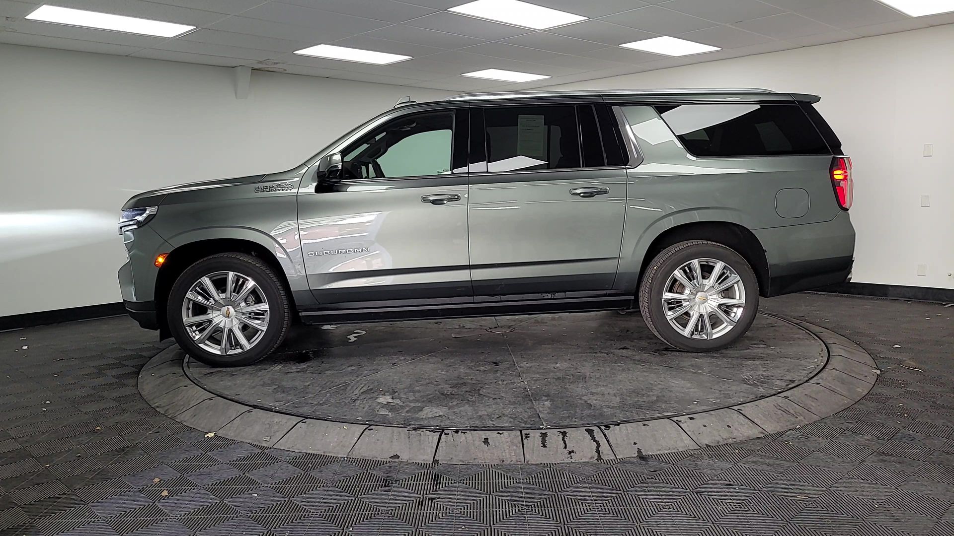 2023 Chevrolet Suburban High Country