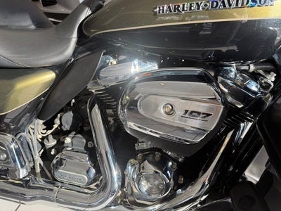 2018 HARLEY-DAVID FLHTK Base