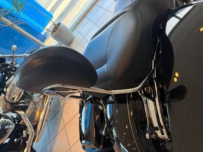 2015 HARLEY-DAVID FLHXS STREET GL Base