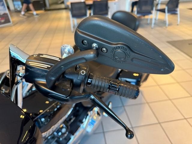 2015 HARLEY-DAVID FLHXS STREET GL Base