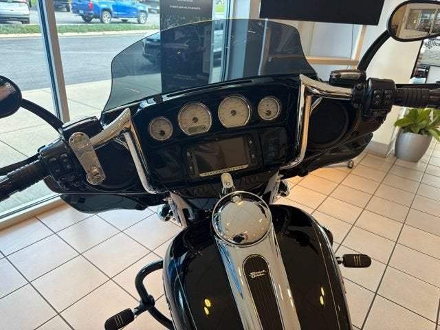 2015 HARLEY-DAVID FLHXS STREET GL Base