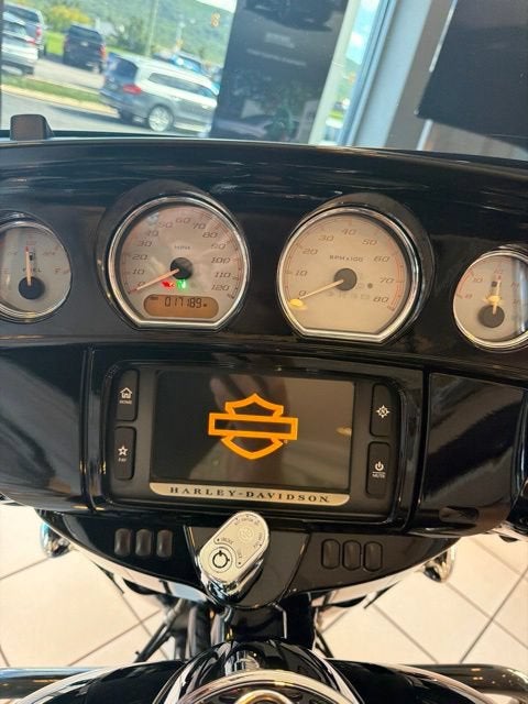 2015 HARLEY-DAVID FLHXS STREET GL Base