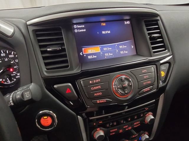 2018 Nissan Pathfinder SV