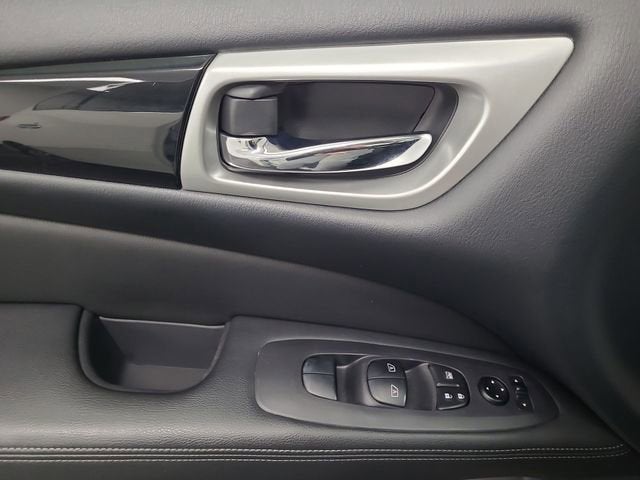 2018 Nissan Pathfinder SV