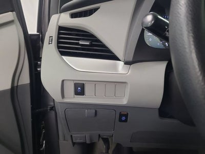 2018 Toyota Sienna LE Auto Access Seat