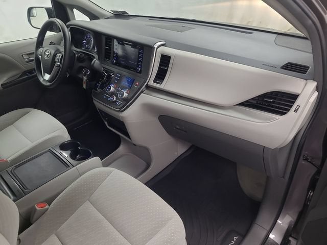 2018 Toyota Sienna LE Auto Access Seat
