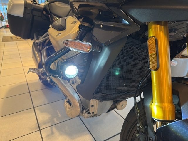 2023 MOTO GUZZI V100 MANDELLO S Base