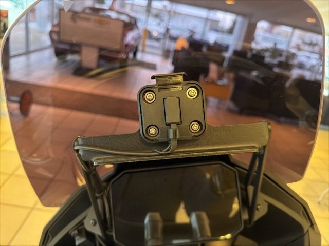 2023 MOTO GUZZI V100 MANDELLO S Base